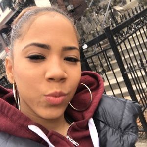 Meet your Posher, Manuela